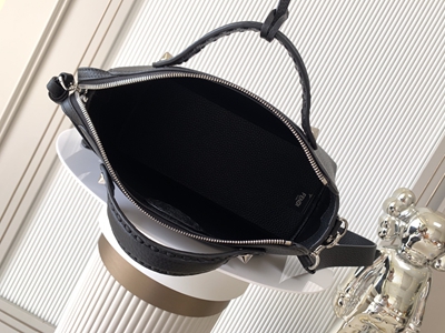 フェンディバッグ素材ディテール